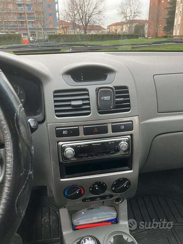 Usata Kia Rio 82 CV (60 kW) 2003 Grigio Station wagon