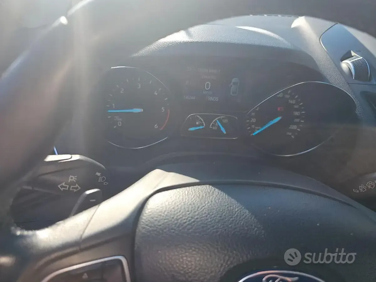 Usata Ford Kuga 150 CV (110 kW) 2017 Grigio SUV