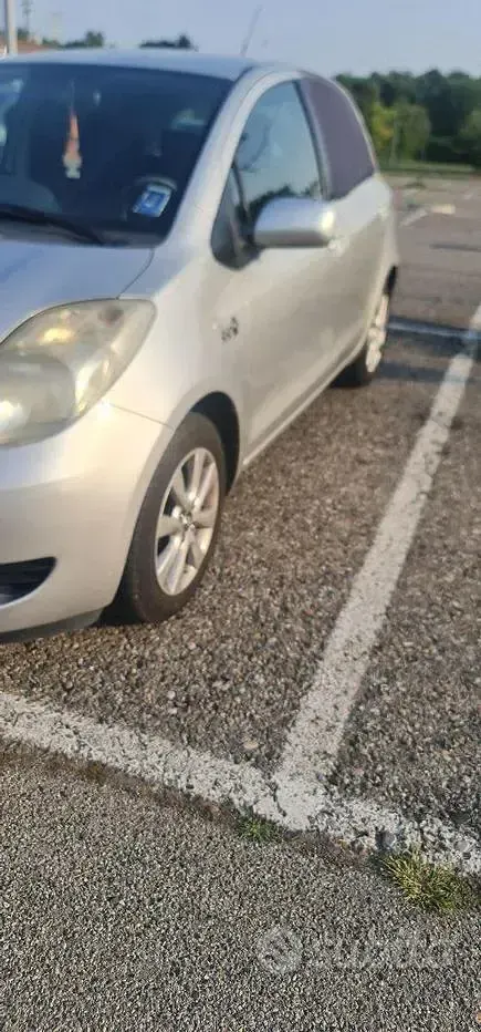 Usata Toyota Yaris 69 CV (50 kW) 2008 Grigio Utilitaria