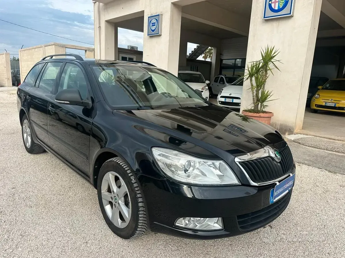 Occasion Skoda Octavia Elegance 105 ch (77 kW) 2012 Noir Break