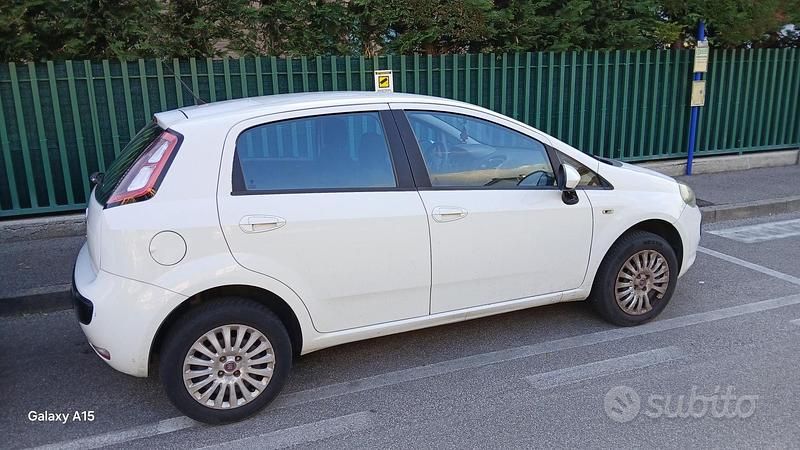Usata Fiat Grande Punto Dynamic 77 CV (56 kW) 2009 Bianco Utilitaria