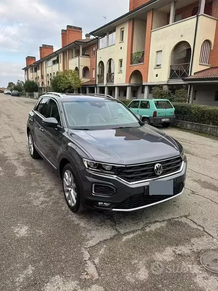 Usata VW T-Roc 150 CV (110 kW) 2018 Grigio SUV