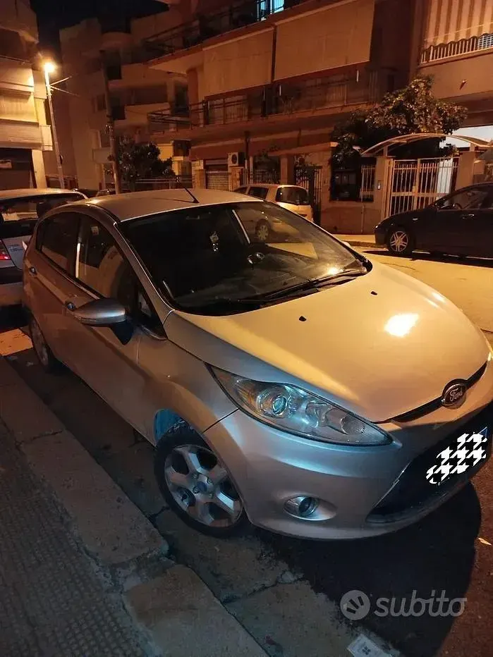 Usata Ford Fiesta Titanium 68 CV (50 kW) 2011 Grigio Berlina