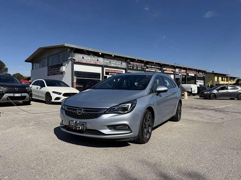 Käytetty Opel Astra Innovation 110 HP (80 kW) 2017 Sininen Sedan