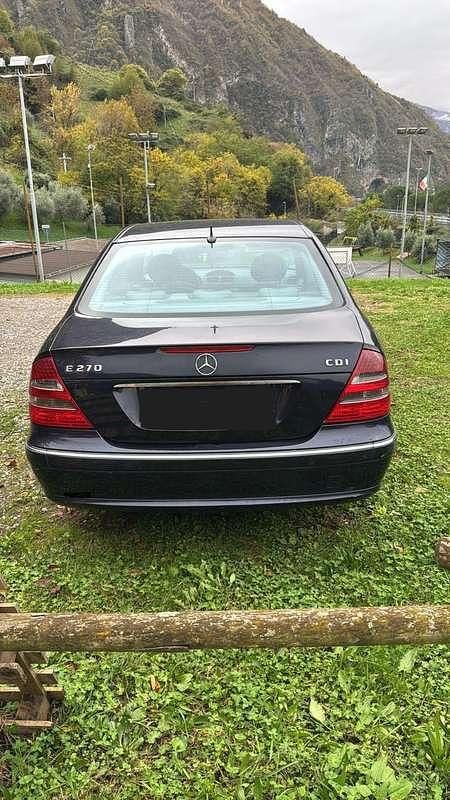 Usata Mercedes E220 177 CV (130 kW) 2003 Blu/azzurro Berlina