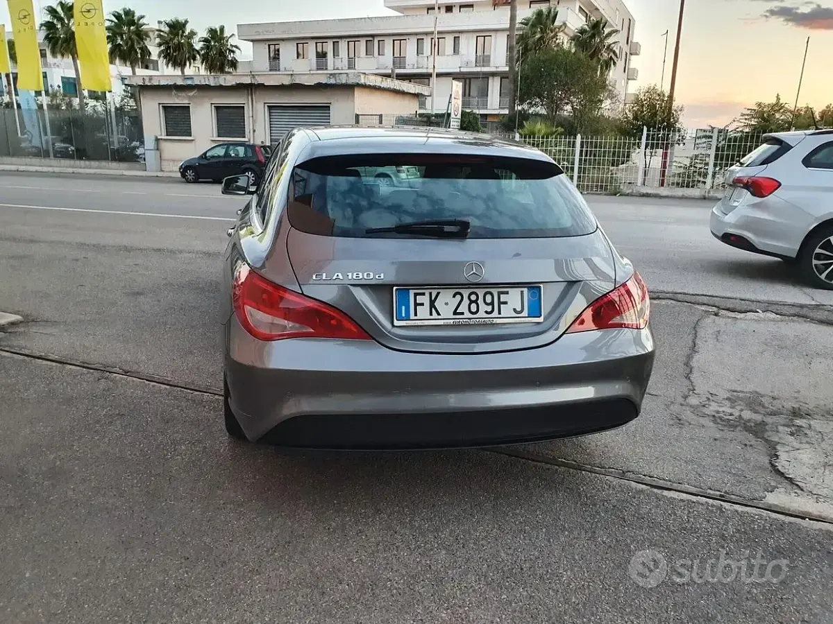 Usata Mercedes CLA180 Business 109 CV (80 kW) 2017 Grigio Berlina