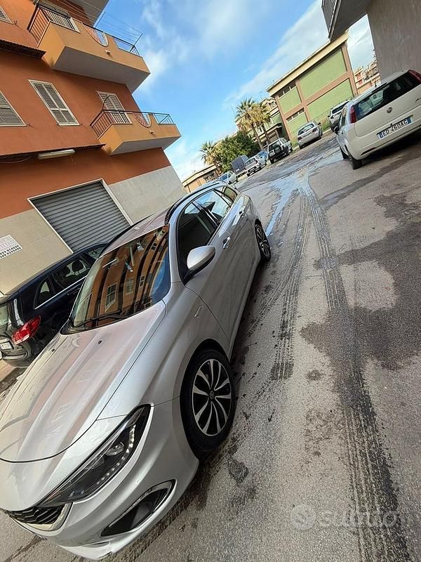 Usata Fiat Tipo 120 CV (88 kW) 2018 Grigio Station wagon