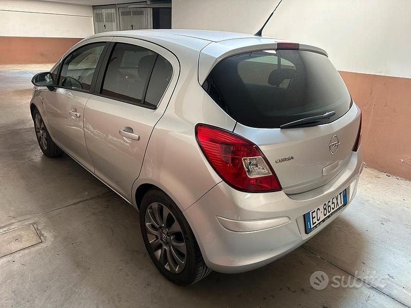 Usata Opel Corsa Edition 85 CV (62 kW) 2010 Grigio Utilitaria