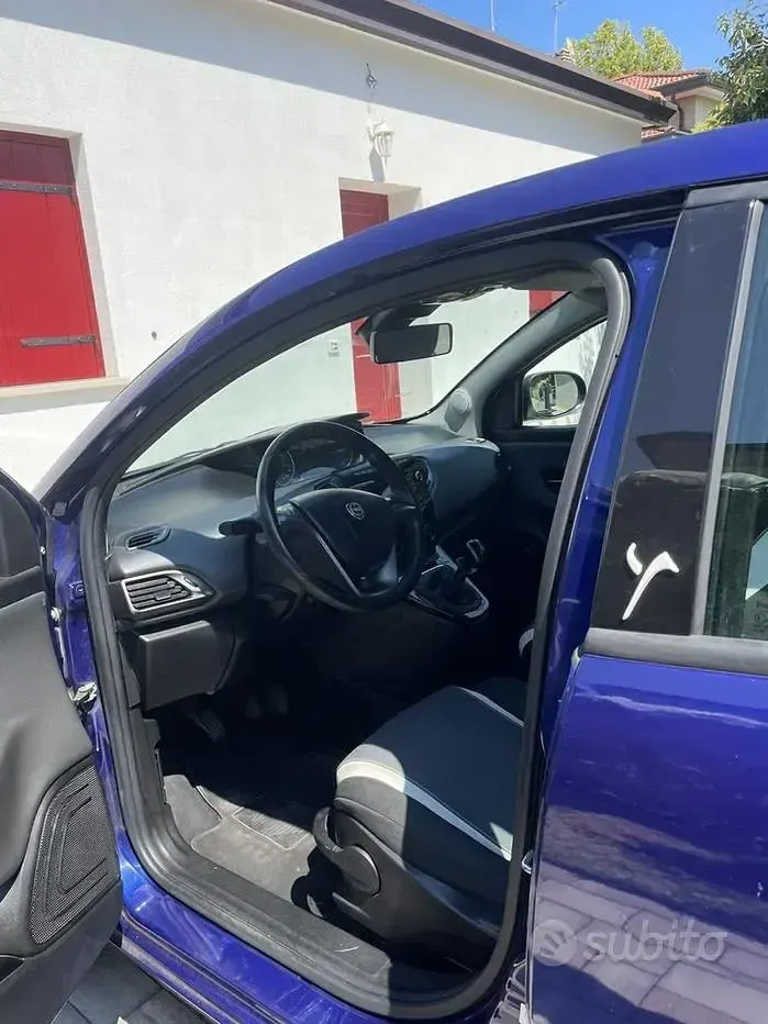 Usata Lancia Ypsilon 85 CV (62 kW) 2014 Bluazzurro Utilitaria
