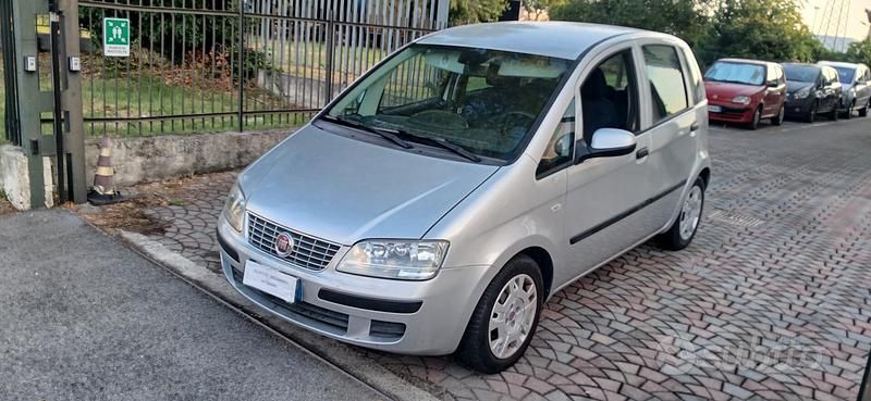Argento Usata 2010 Fiat Idea Active Monovolume | 2500 € (Ottimo prezzo) - Immagine 1/4