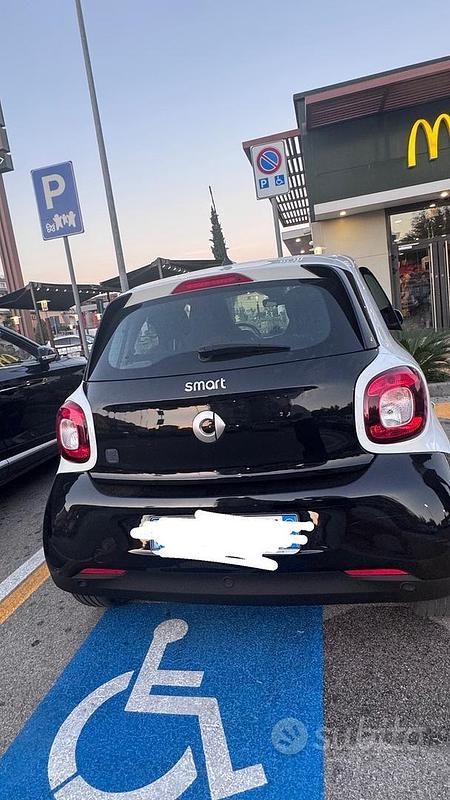 Nero Usata 2020 Smart ForFour Electric Drive Due volumi | 11.000 € - Immagine 1/4
