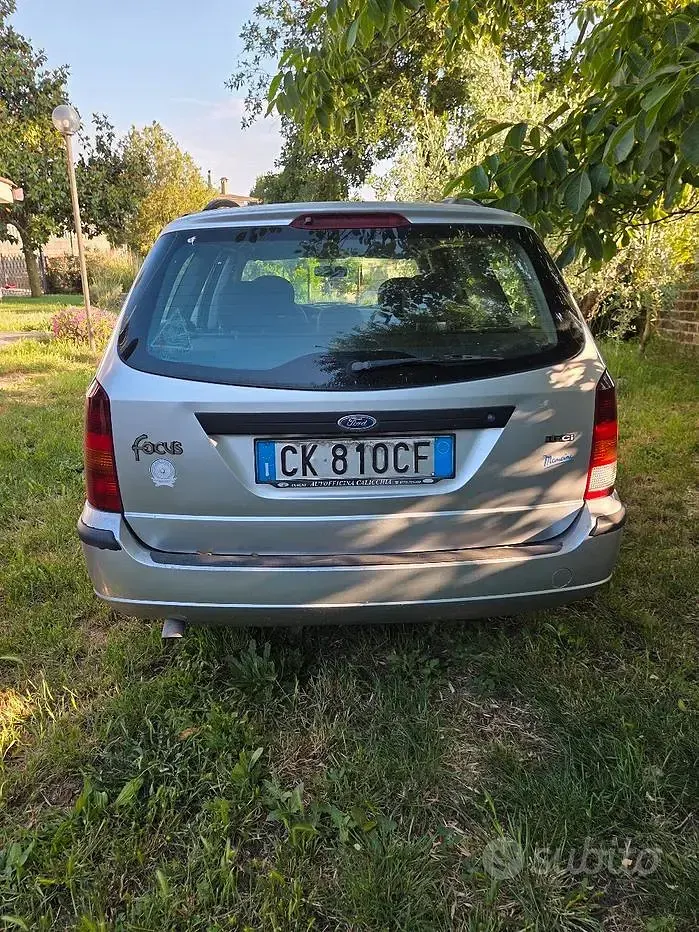 Usata Ford Focus 100 CV (73 kW) 2004 Grigio Station wagon
