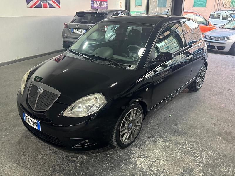 Usata Lancia Ypsilon 75 CV (55 kW) 2008 Nero Utilitaria