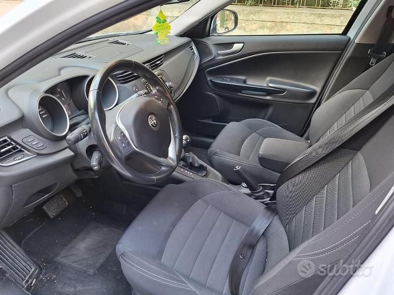 Usata Alfa Romeo Giulietta 120 CV (88 kW) 2018 Bianco Utilitaria