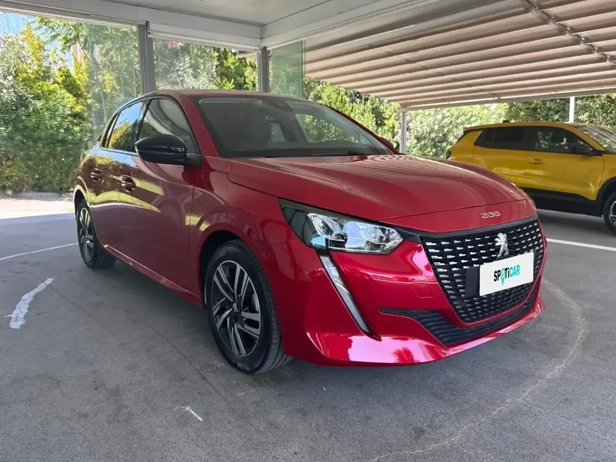 Usata Peugeot 208 Allure 75 CV (55 kW) 2022 Rosso Utilitaria