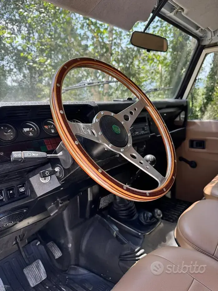 Usata Land Rover Defender 635 CV (467 kW) 1988 SUV
