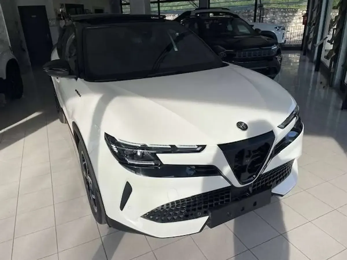 Nuova Alfa Romeo GT Junior Edizione Speciale 136 CV (100 kW) 2026 Bianco Berlina