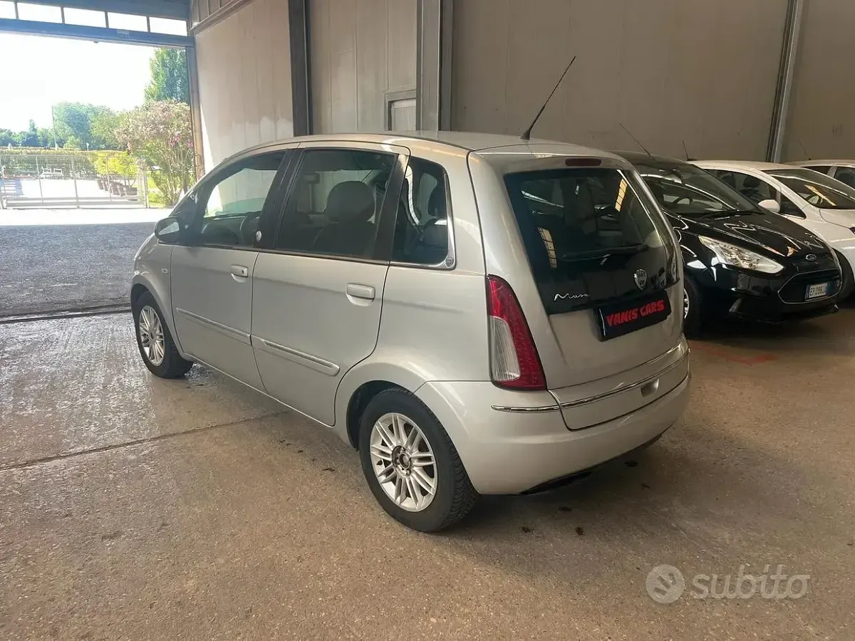 Usata Lancia Musa 77 CV (56 kW) 2010 Grigio Monovolume