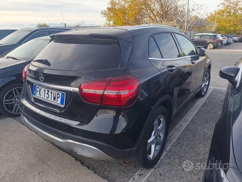 Usata Mercedes GLA200 136 CV (100 kW) 2017 Nero SUV
