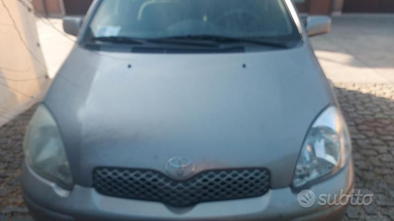 Usata Toyota Yaris Sol 2003 Grigio Berlina