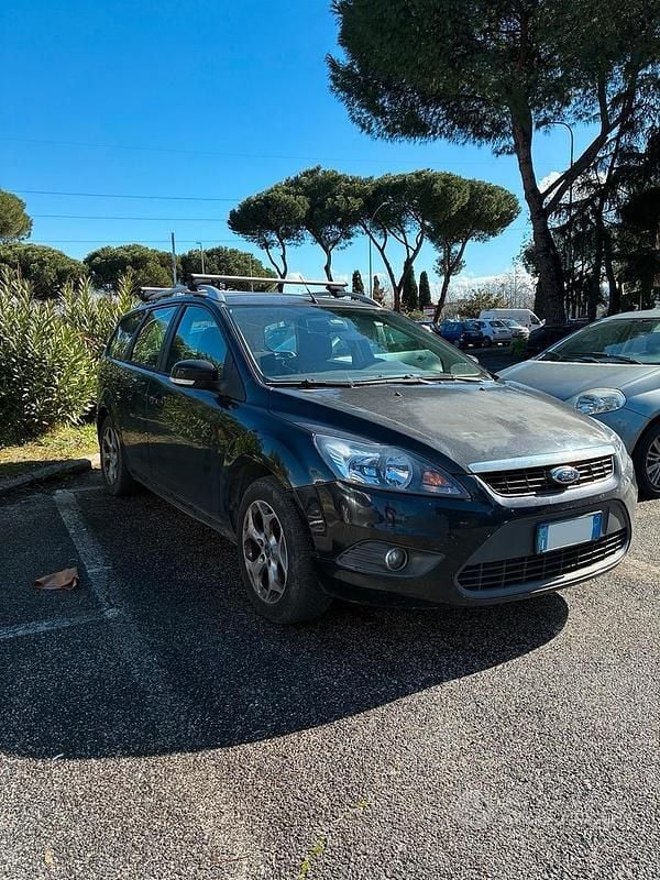 Usata Ford Focus 110 CV (80 kW) 2010 Nero Station wagon