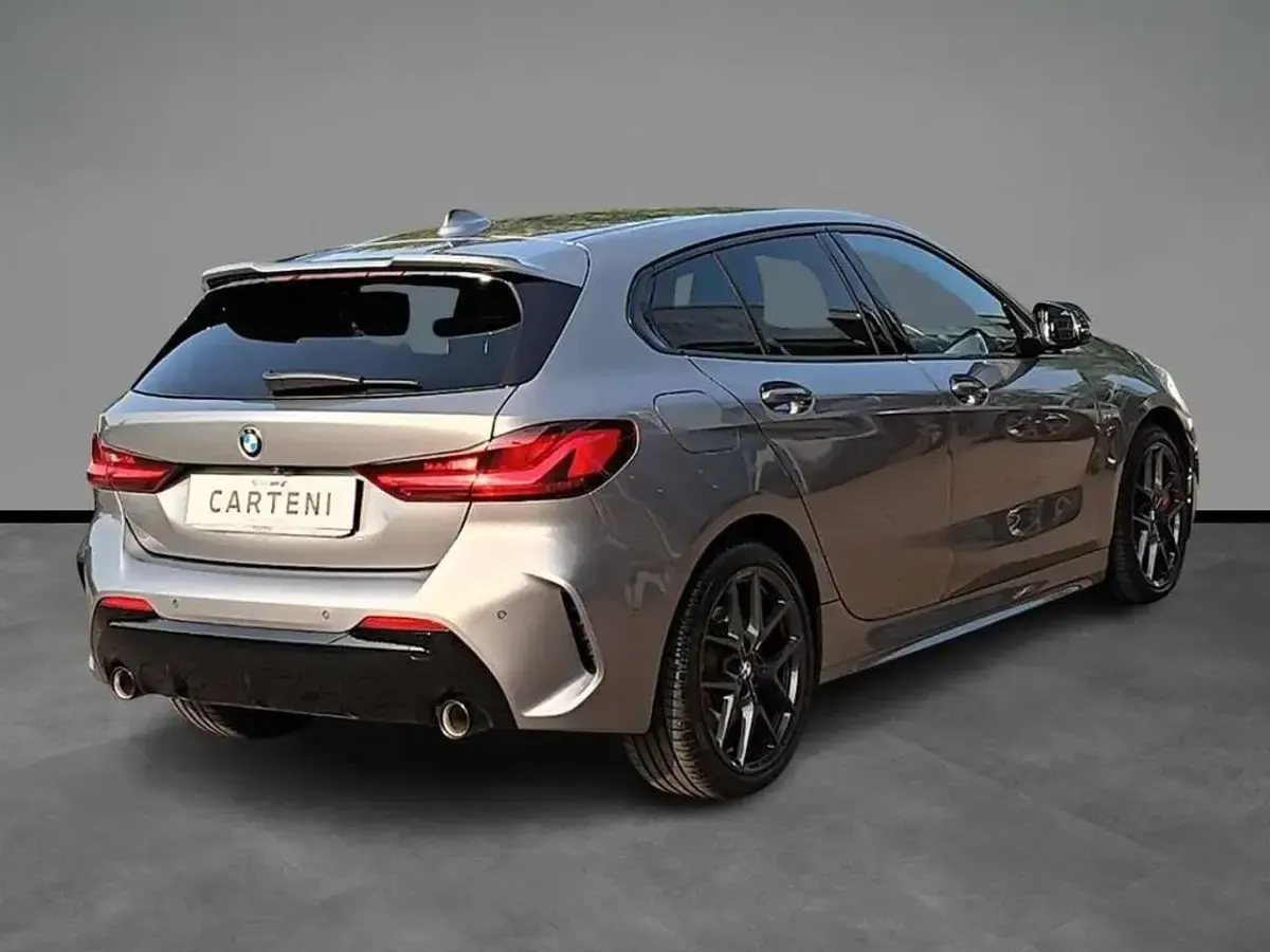 Usata BMW 118 M Sport 150 CV (110 kW) 2023 Skyscraper grey metallic Berlina