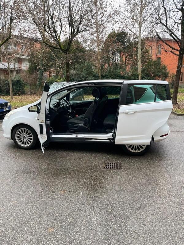 Usata 2013 Ford B-MAX Titanium Monovolume | 5200 € (Buon prezzo) - Immagine 1/4