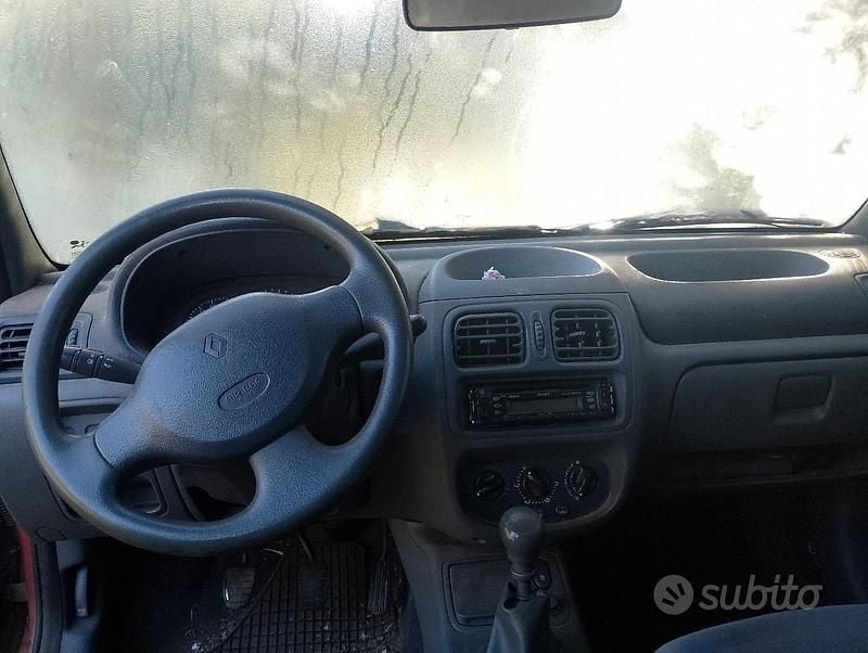 Usata Renault Clio II 58 CV (42 kW) 1998 Rosso Berlina