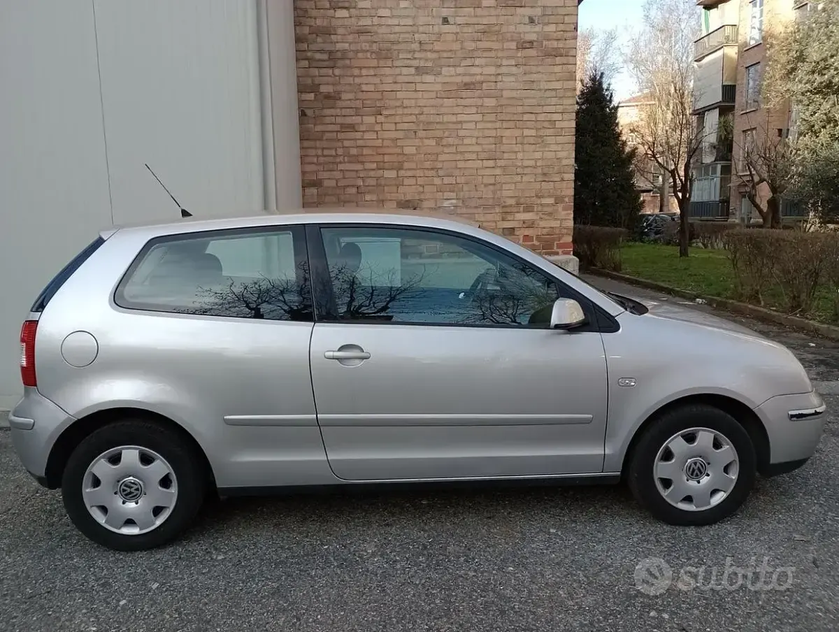 Usata VW Polo 75 CV (55 kW) 2004 Grigio Utilitaria