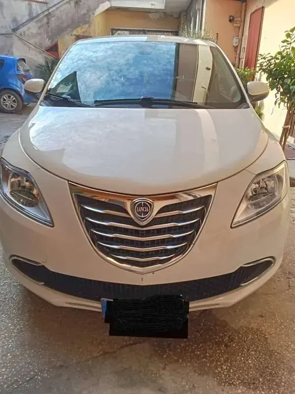 Usata Lancia Ypsilon Silver 69 CV (50 kW) 2013 Bianco Utilitaria