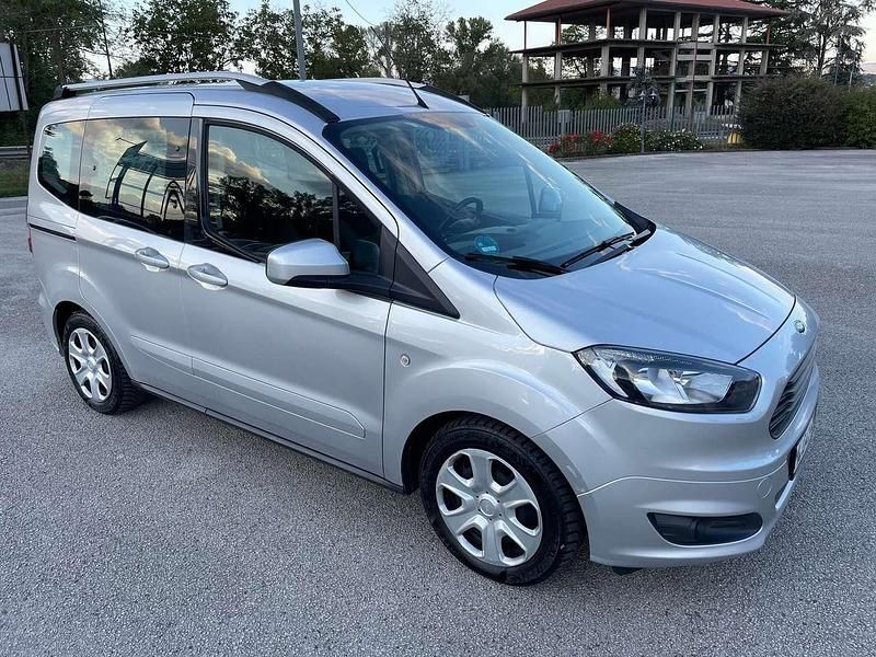 Usata Ford Tourneo Courier S 75 CV (55 kW) 2018 Argento Monovolume