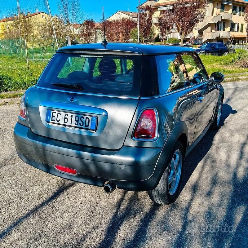Usata Mini Cooper 74 CV (54 kW) 2010 Grigio Utilitaria