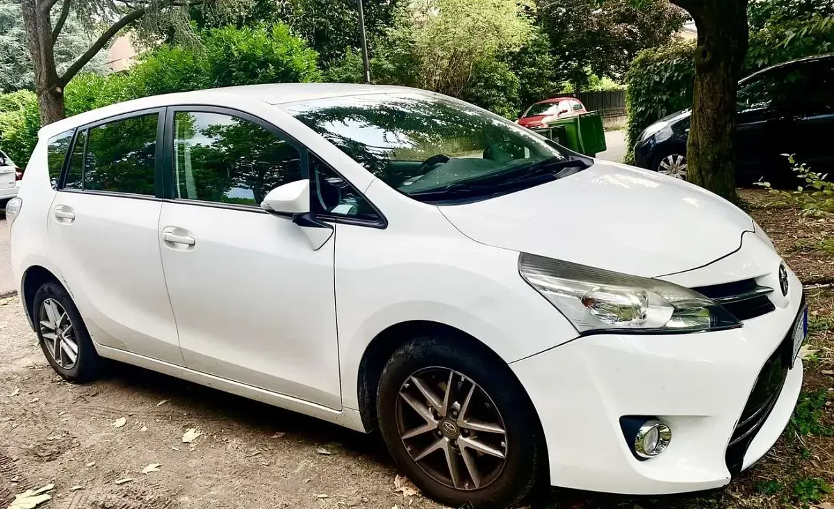 Usata Toyota Verso Active 111 CV (81 kW) 2016 Bianco Monovolume