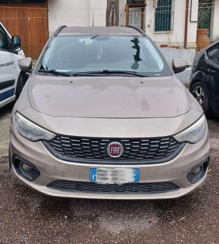 Usata Fiat Tipo Easy 120 CV (88 kW) 2017 Beige Station wagon