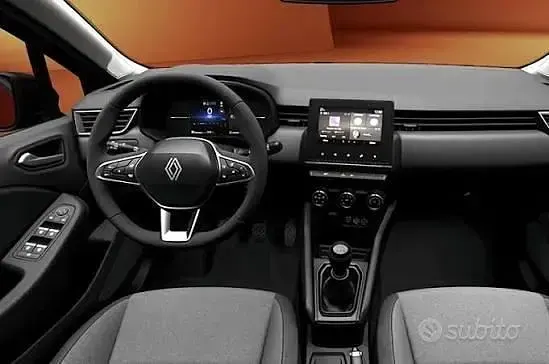 Usata Renault Clio V Evolution 101 CV (74 kW) 2023 Arancione Berlina