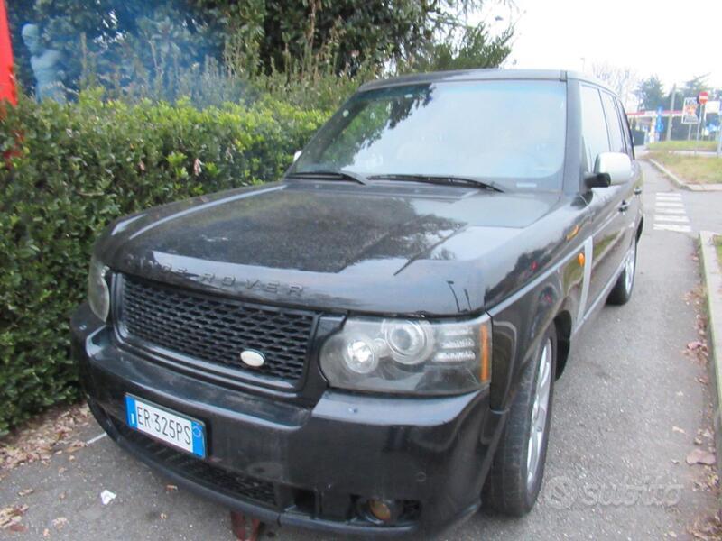 Usato 2002 Land Rover Range Rover 4.4 Benzin 286 CV (23.000 €)