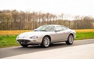 Usata Jaguar XKR 363 CV (266 kW) 2001 Argento Coupé