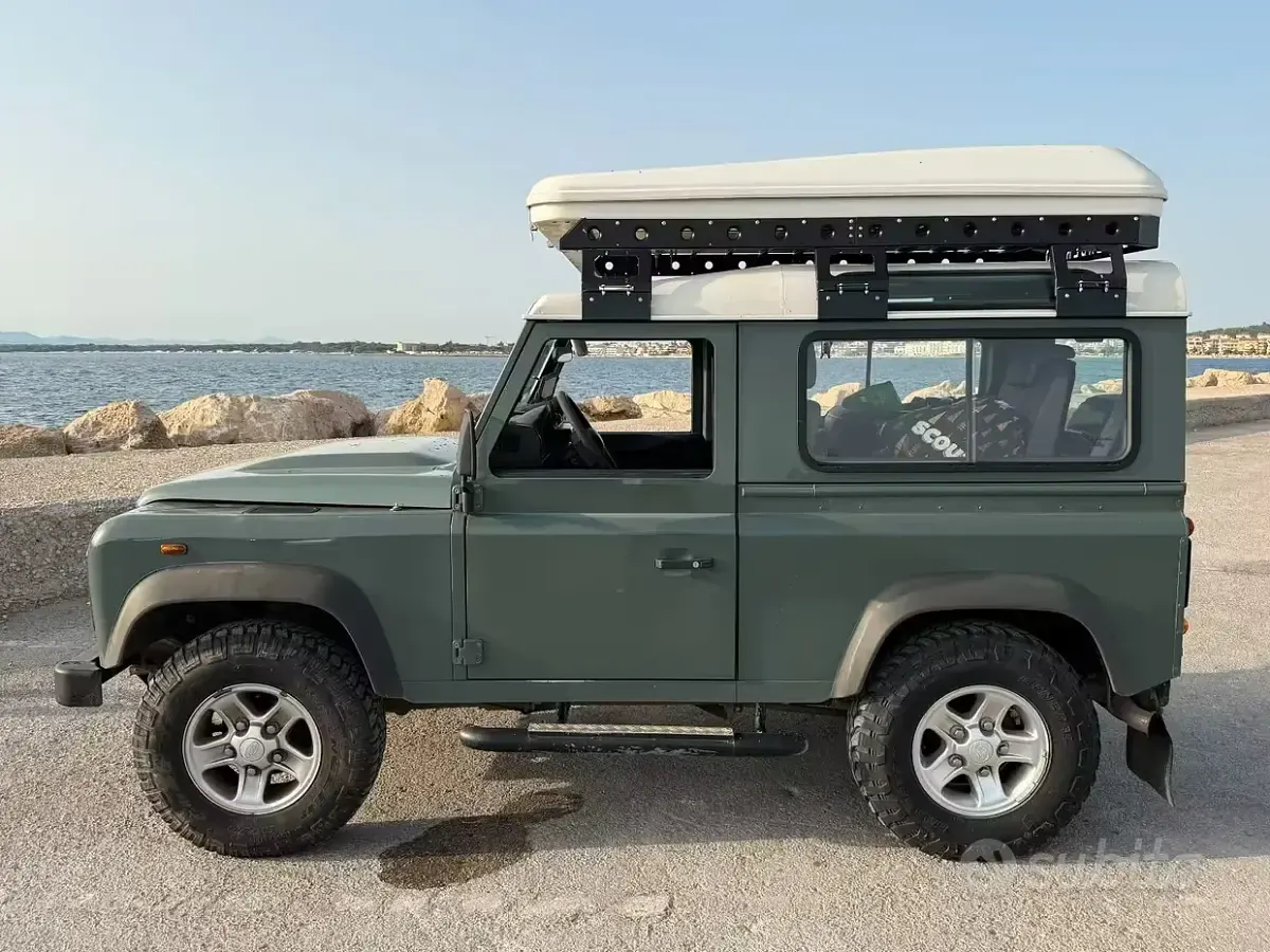 Usata Land Rover Defender 122 CV (89 kW) 2010 Station wagon