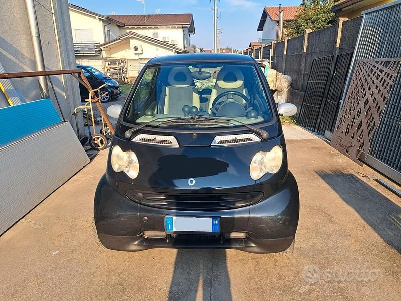 Nero Usata 2004 Smart ForTwo Coupé Coupé | 2100 € - Immagine 1/4