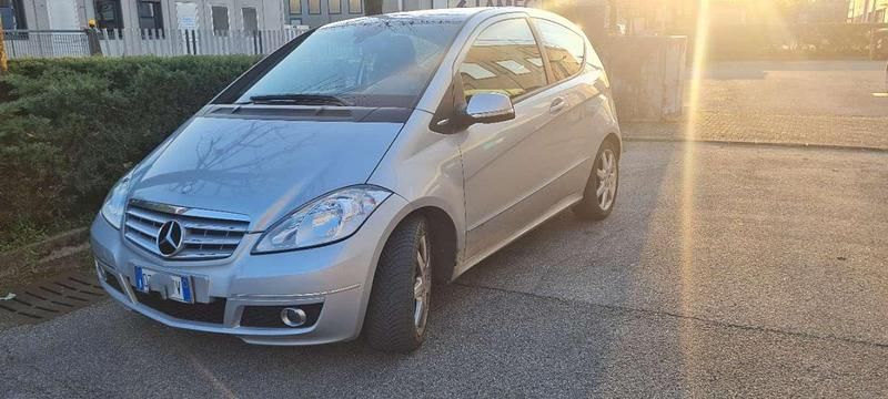 Usata Mercedes A160 Elegance 95 CV (69 kW) 2009 Argento Coupé