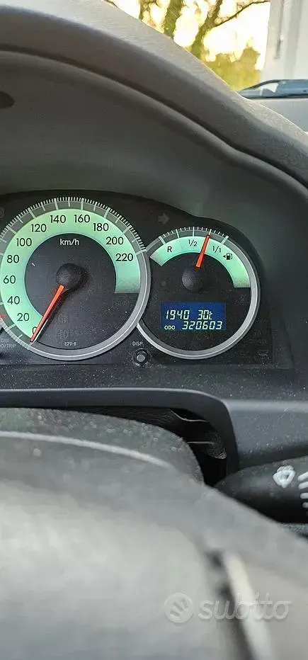 Usata Toyota Corolla Verso 116 CV (85 kW) 2005 Grigio Monovolume