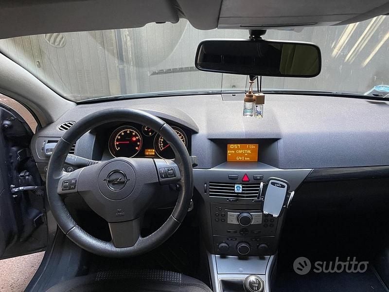 Usata Opel Astra 101 CV (74 kW) 2006 Grigio Coupé