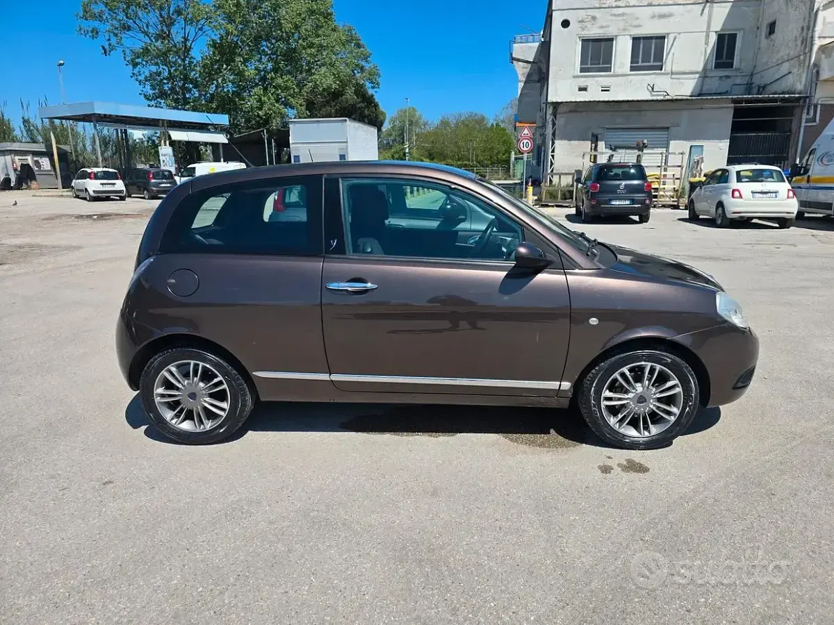 Usata Lancia Ypsilon 60 CV (44 kW) 2009 Marrone Utilitaria