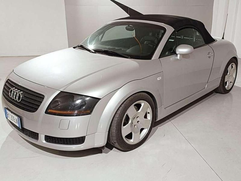 Usata Audi TT Roadster 224 CV (164 kW) 2002 Argento Cabrio