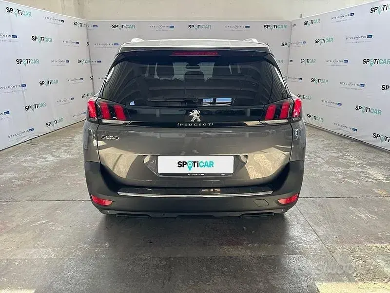 Usata Peugeot 5008 Allure 131 CV (96 kW) 2023 Grigio SUV