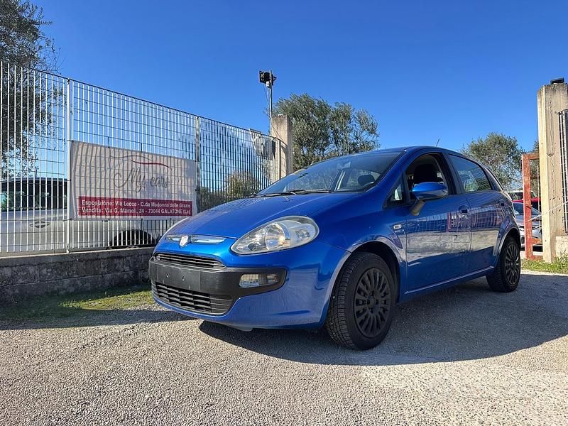 Blu Usata 2012 Fiat Punto Evo Dynamic Due volumi | 5450 € (Cara) - Immagine 1/4