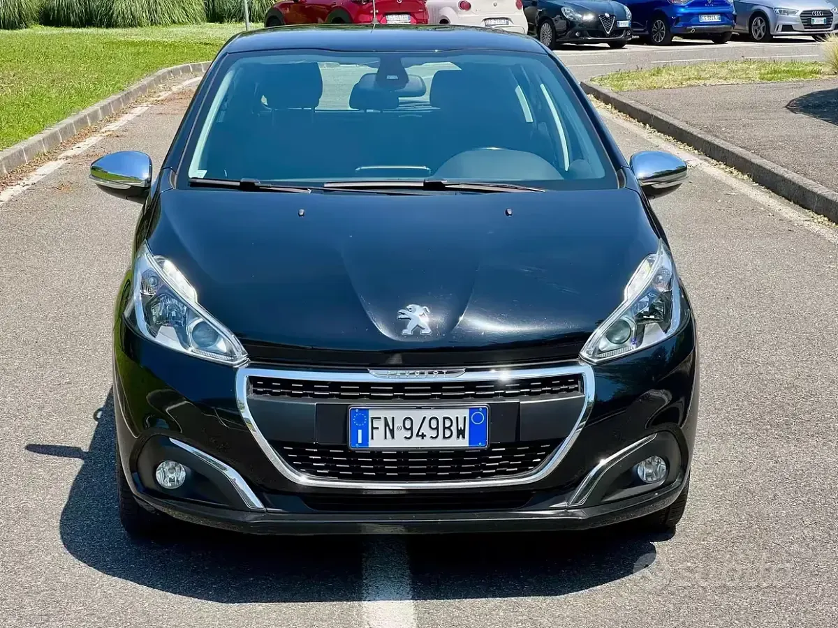Usata Peugeot 208 Allure 75 CV (55 kW) 2018 Nero Utilitaria