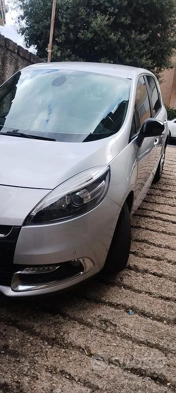 Grigio Usata 2016 Renault Scénic III LIMITED Monovolume | 4500 € - Immagine 1/4