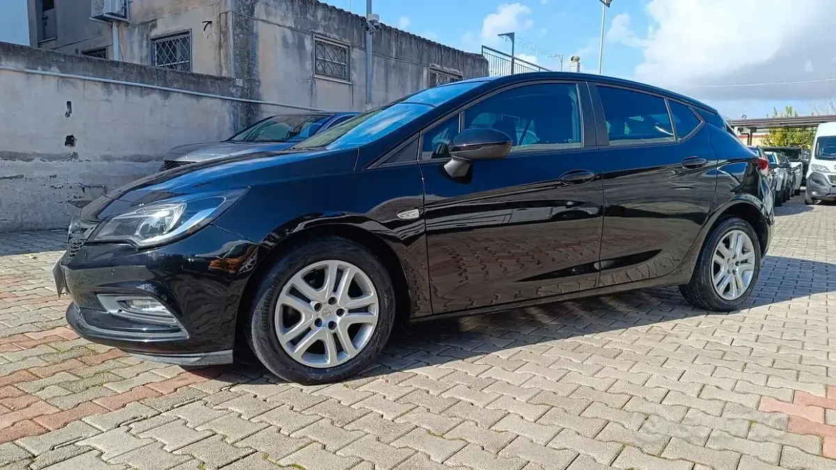 Usata Opel Astra Business 110 CV (80 kW) 2019 Nero Berlina