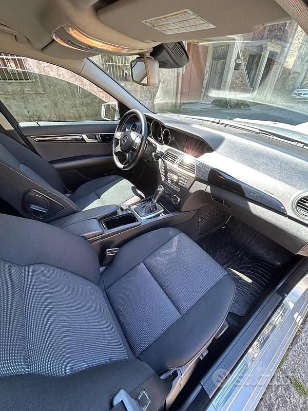Usata Mercedes C220 170 CV (125 kW) 2012 Grigio Berlina